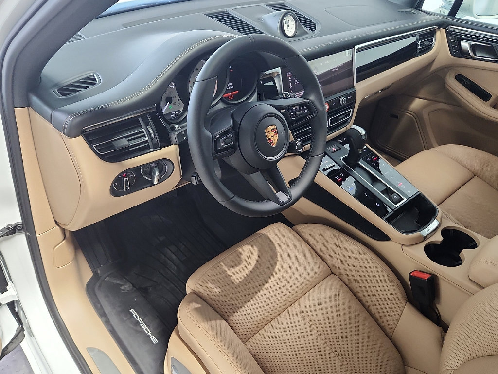 New 2026 Porsche Macan S AWD/4WD image 4