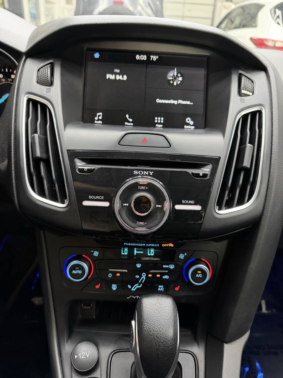 Used 2018 Ford Focus SEL w/ Cold Weather Package FWD image 27