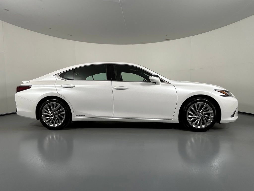 Used 2022 Lexus ES 300h w/ Luxury Package FWD image 9