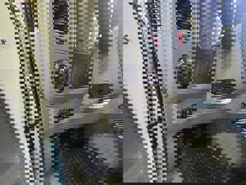 Used 2019 Nissan NV 2500 SV image 13