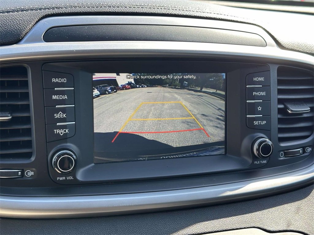 Used 2019 Kia Sorento LX image 4