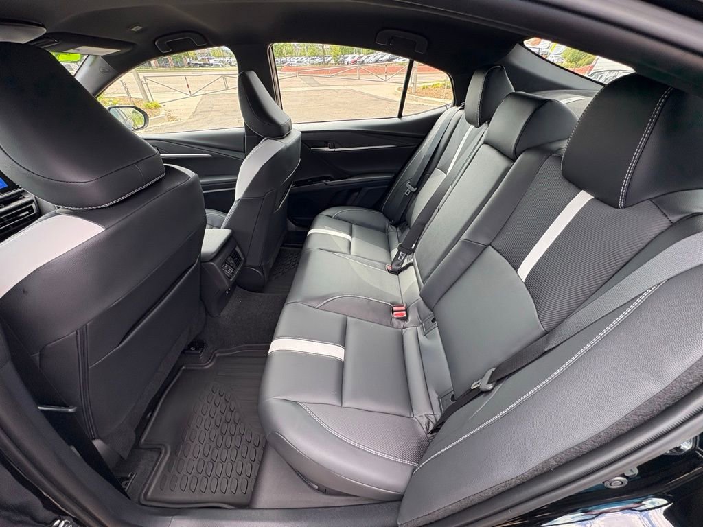 Used 2025 Toyota Camry SE image 28