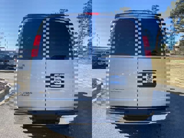 Used 2025 Chevrolet Express 3500 LT w/ LT Preferred Equipment Group image 4