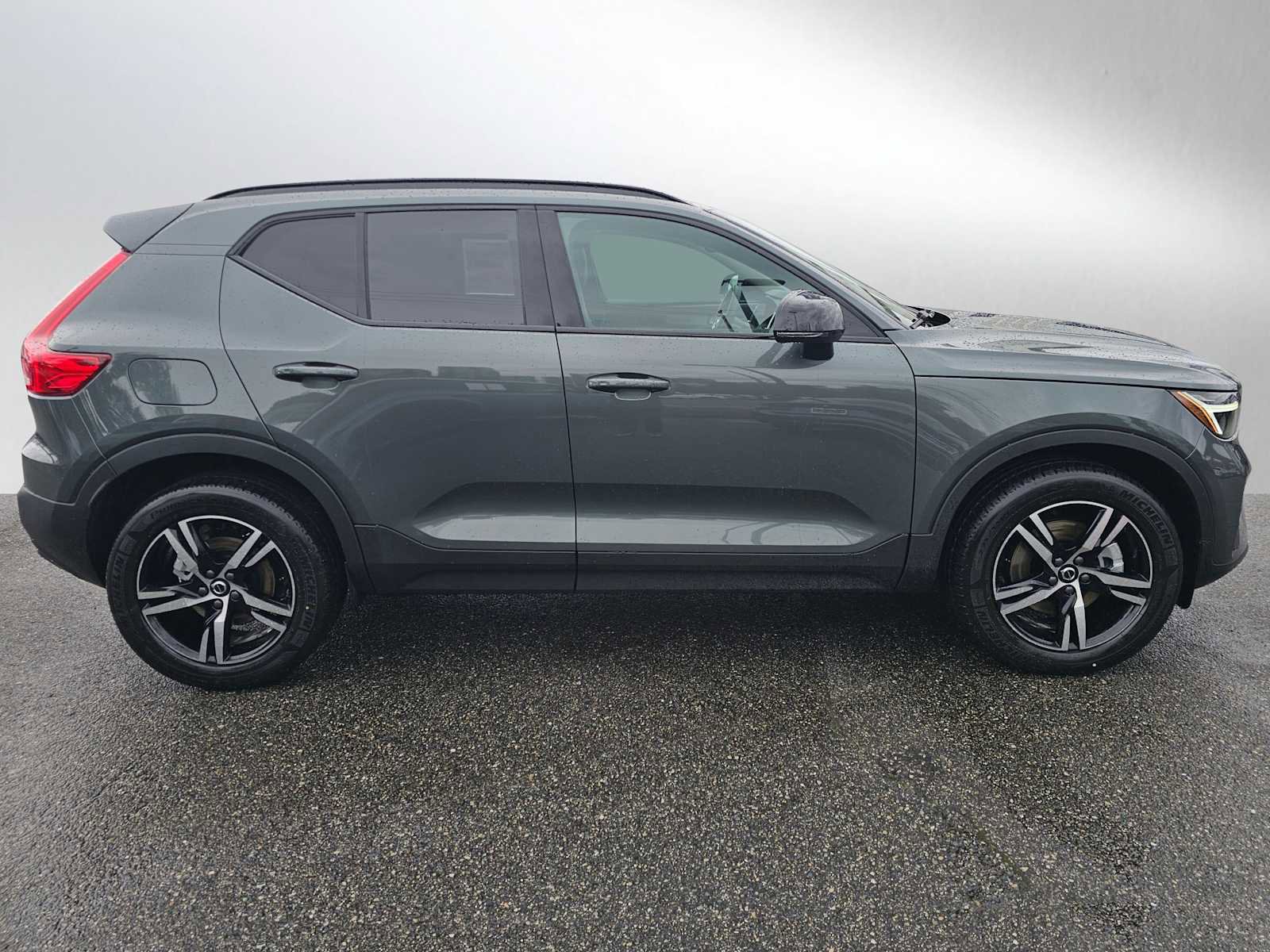 New 2026 Volvo XC40 B5 Core w/ Climate Package image 2