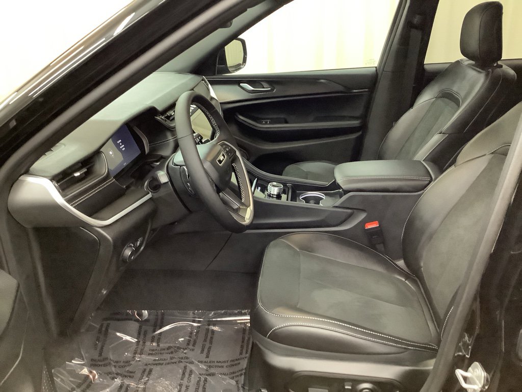 New 2025 Jeep Grand Cherokee L Altitude image 15