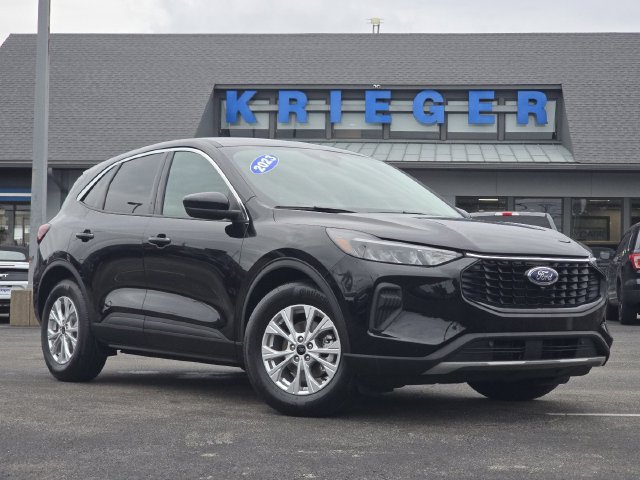 Certified 2023 Ford Escape Active w/ Tech Pack #2 FWD image 2