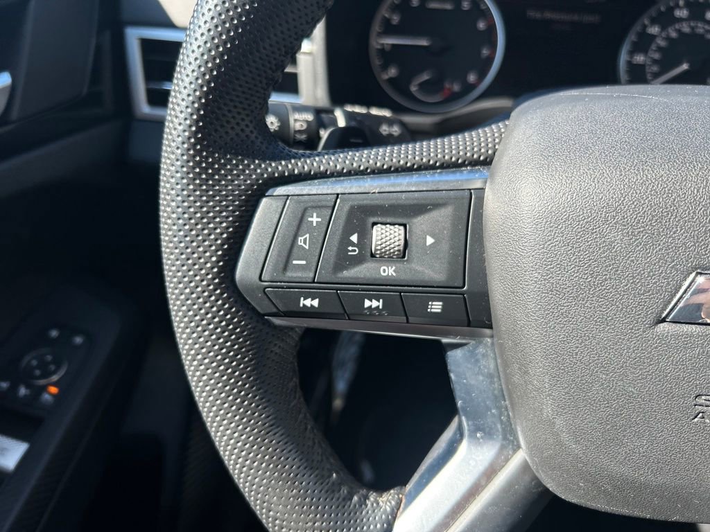 Used 2023 Mitsubishi Outlander SE Black Edition image 23