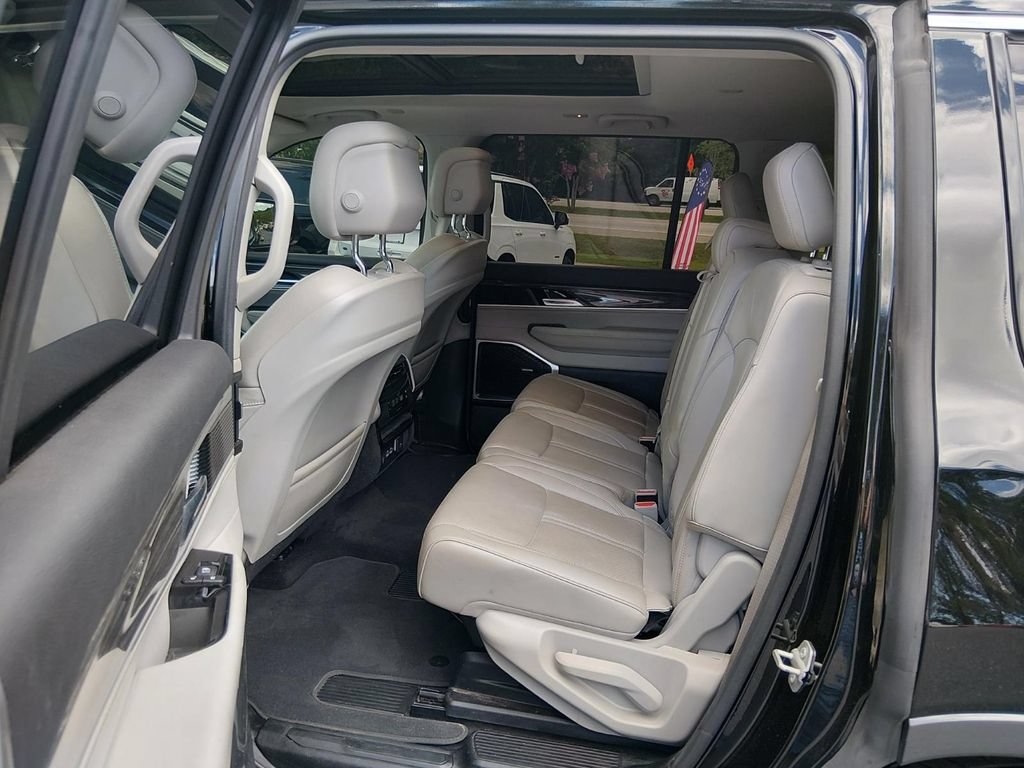Used 2022 Jeep Wagoneer Series II w/ Premium Group I AWD/4WD image 13
