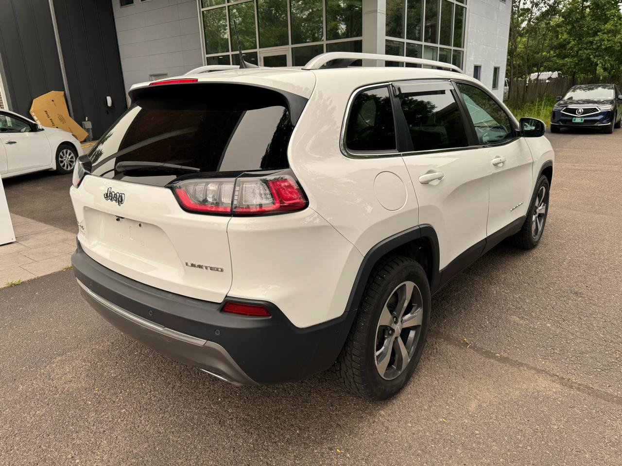 Used 2019 Jeep Cherokee Limited AWD/4WD image 5
