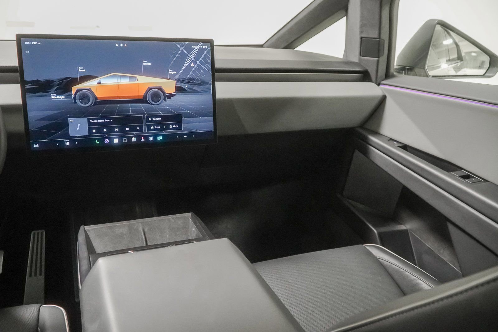 Used 2025 Tesla Cybertruck AWD Crew Cab image 40