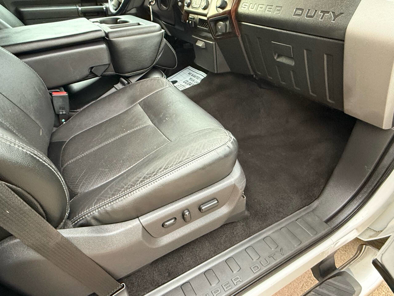 Used 2015 Ford F350 Lariat w/ Lariat Interior Package image 20