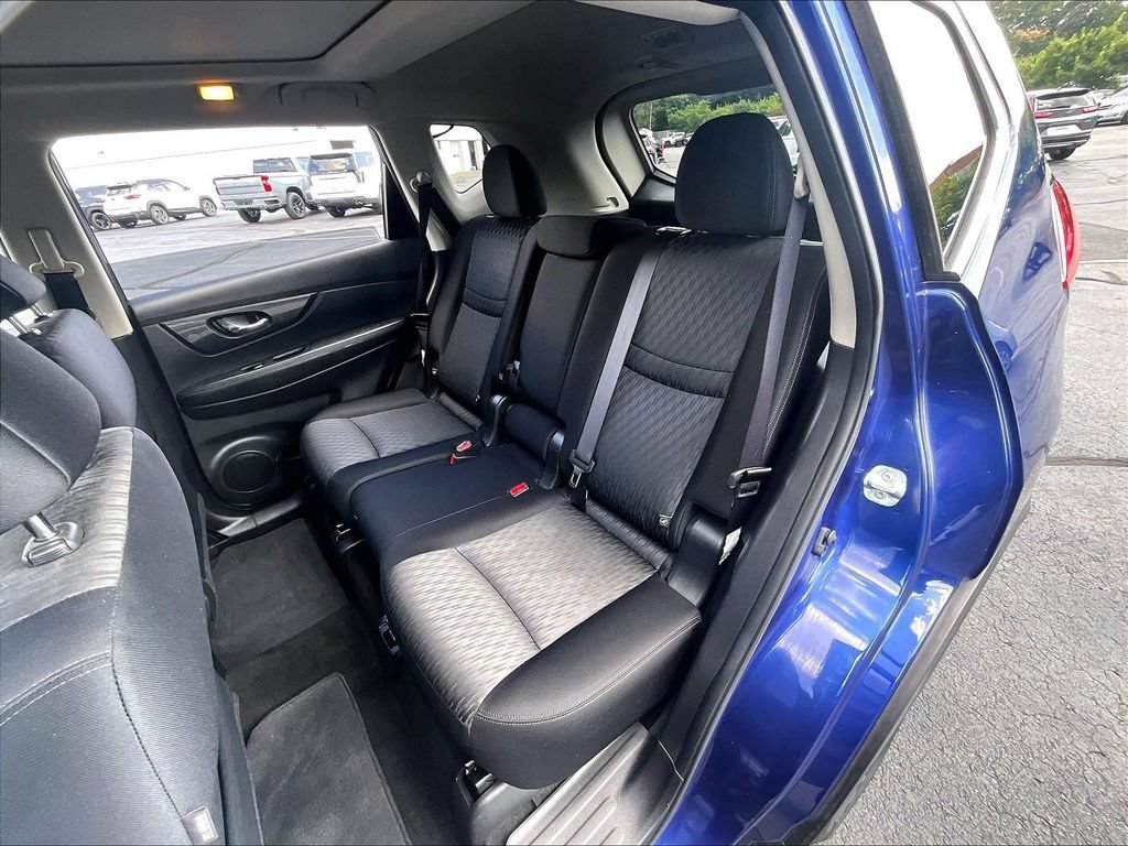 Used 2017 Nissan Rogue SV AWD/4WD image 14