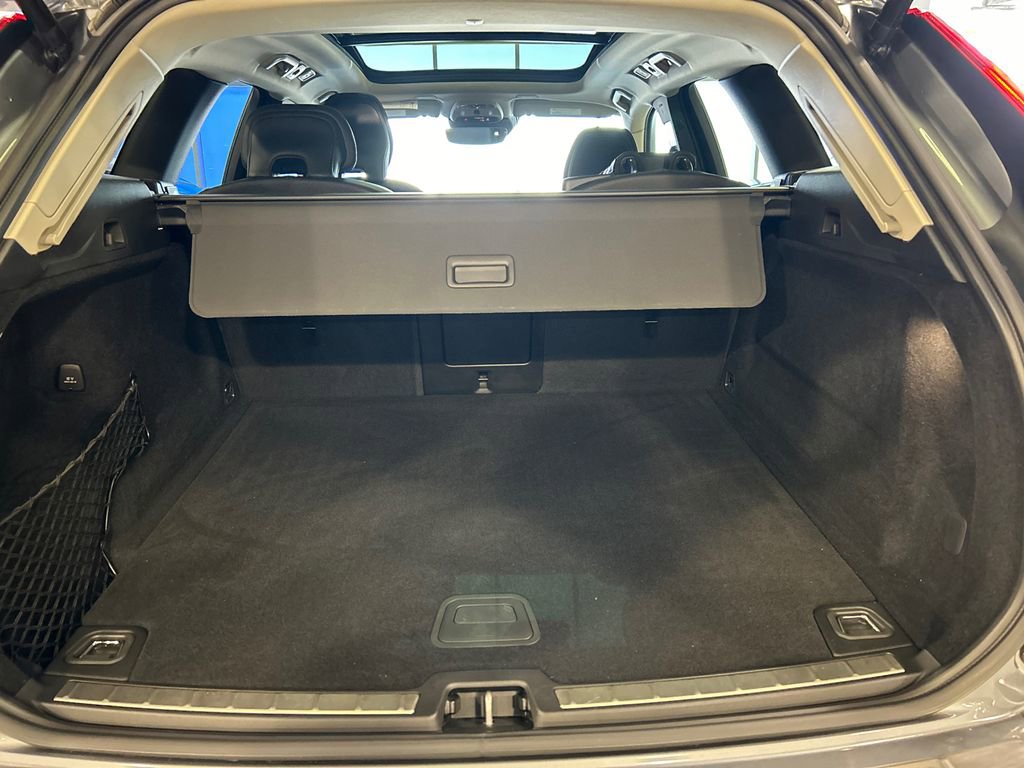 Used 2020 Volvo XC60 T6 Momentum w/ Protection Package Premier AWD/4WD image 25