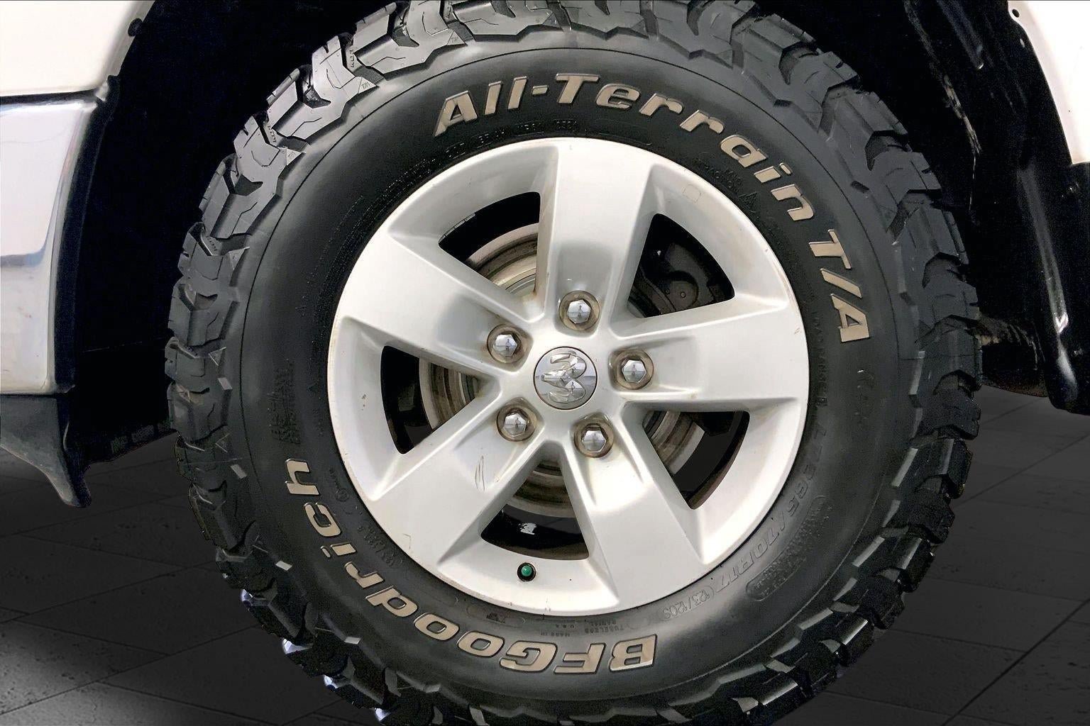 Used 2016 RAM 1500 Classic SLT AWD/4WD image 9