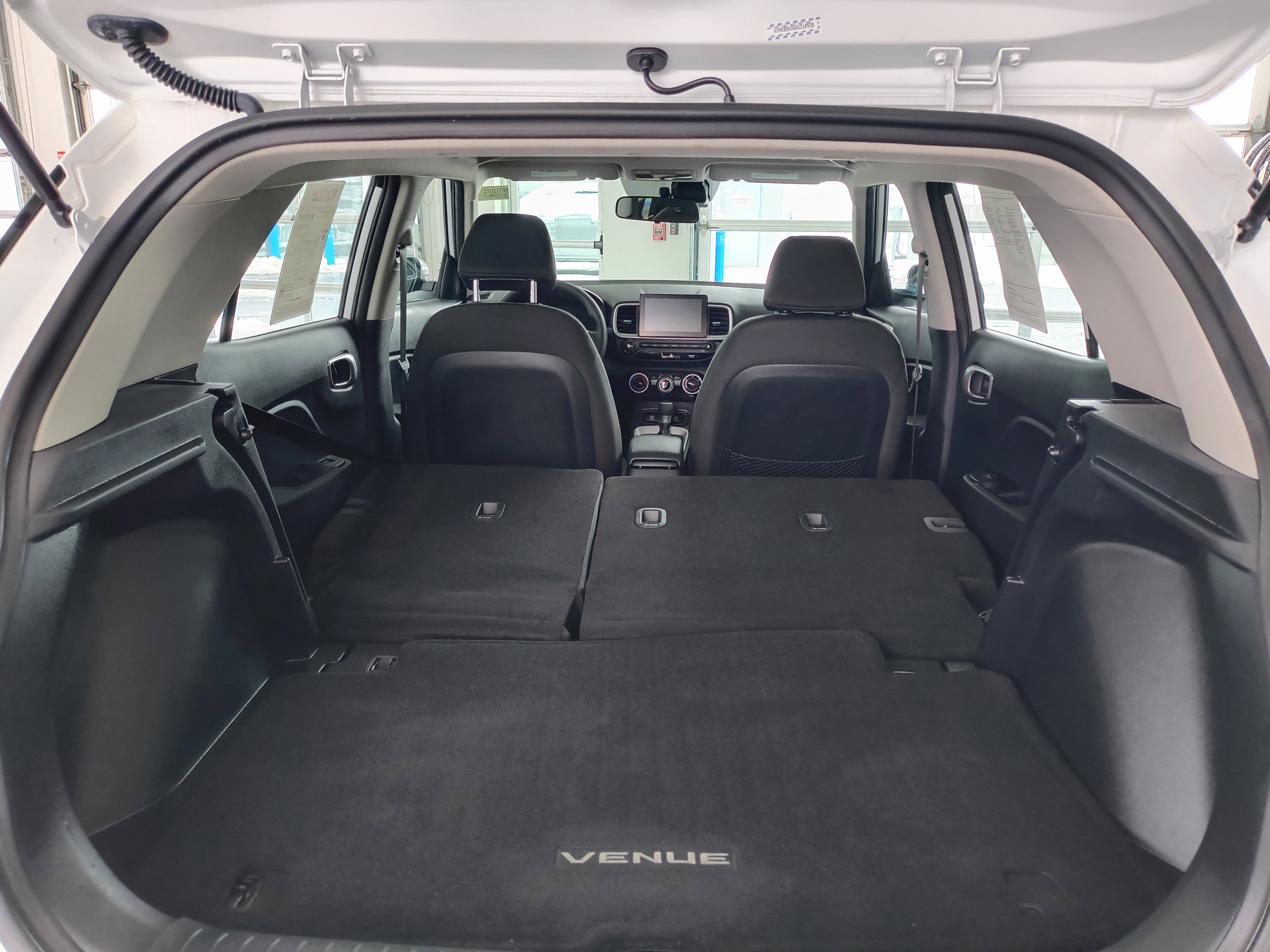 Used 2024 Hyundai Venue SE image 8