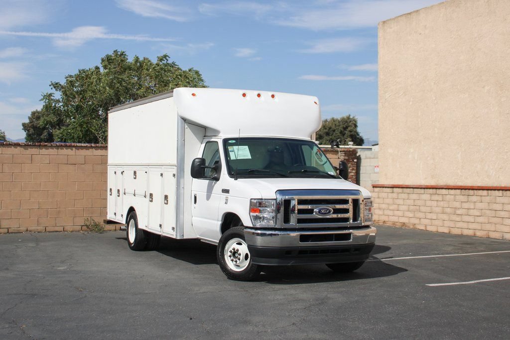Used 2023 Ford E-450 and Econoline 450 Super Duty w/ Power Windows & Locks Group RWD image 2