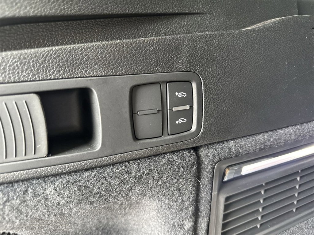 Certified 2024 Audi Q5 e Premium Plus image 26