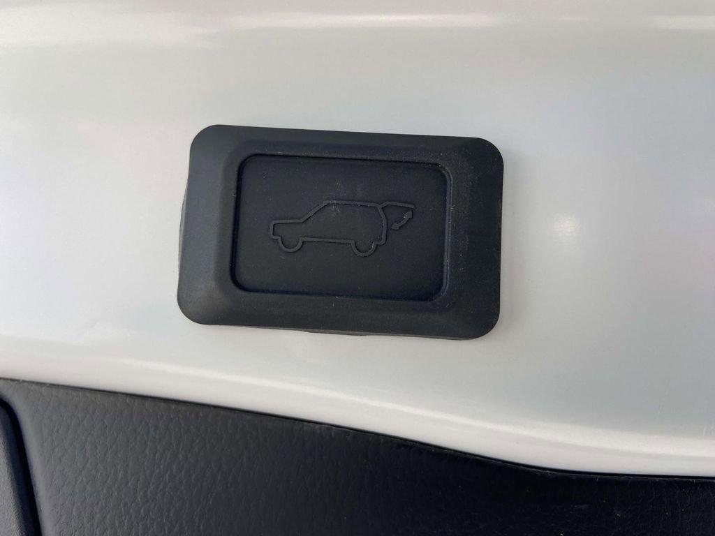 Used 2025 Toyota RAV4 XLE Premium FWD image 11