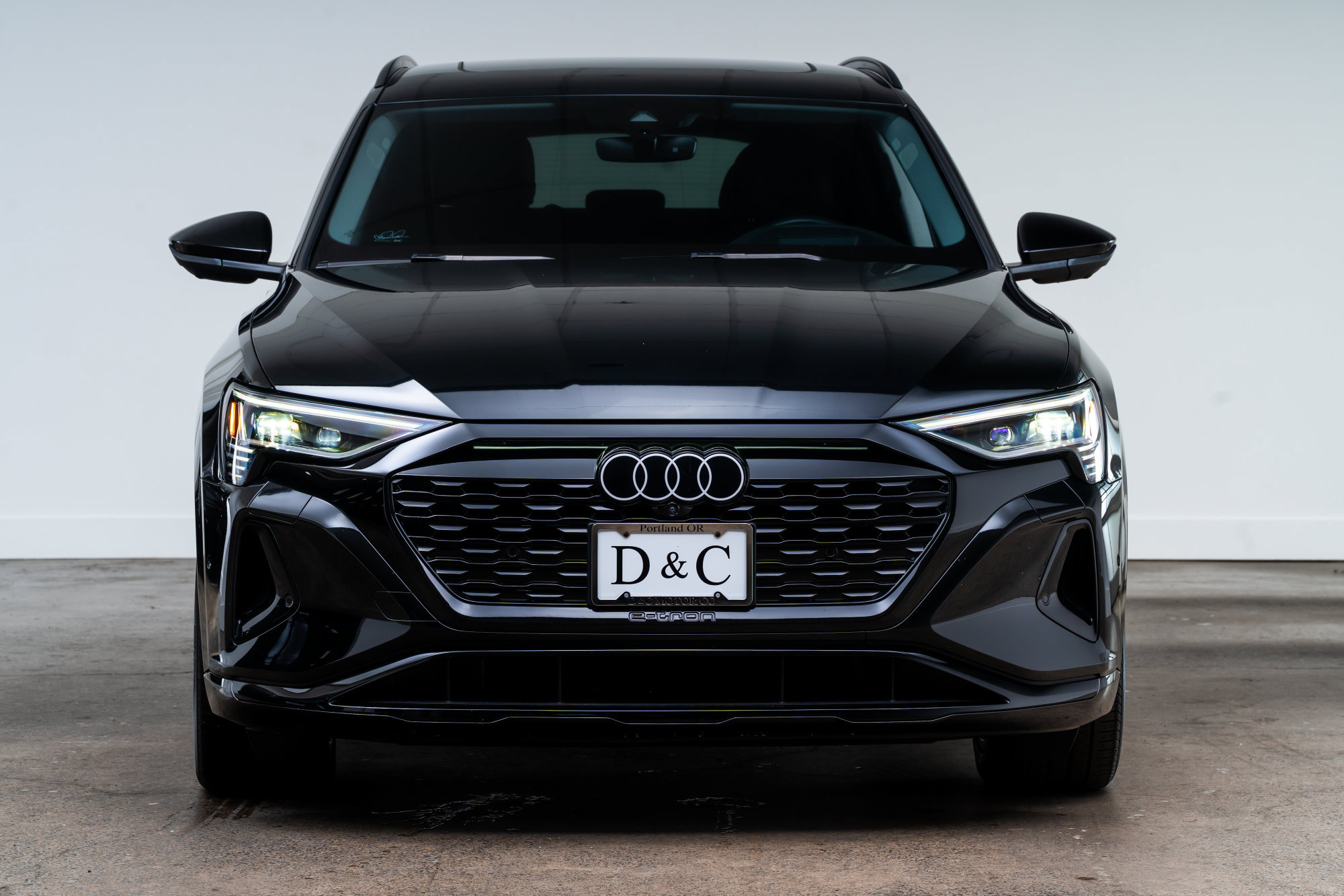 Used 2024 Audi Q8 e-tron Prestige w/ Prestige Package AWD/4WD image 2