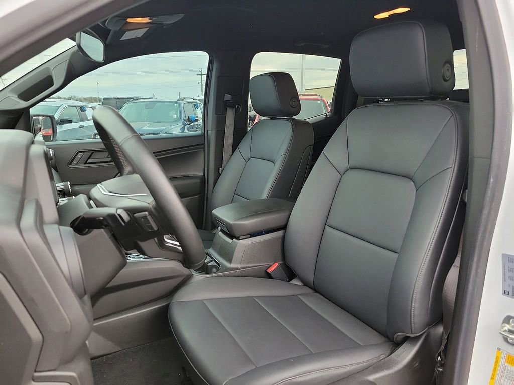 Used 2025 Chevrolet Colorado Trail Boss image 11