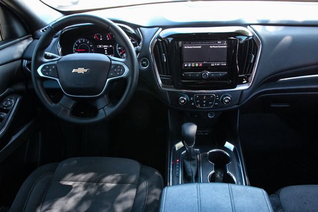 Used 2023 Chevrolet Traverse LT image 32