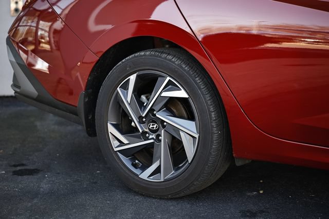 Certified 2025 Hyundai Elantra Sport FWD image 6