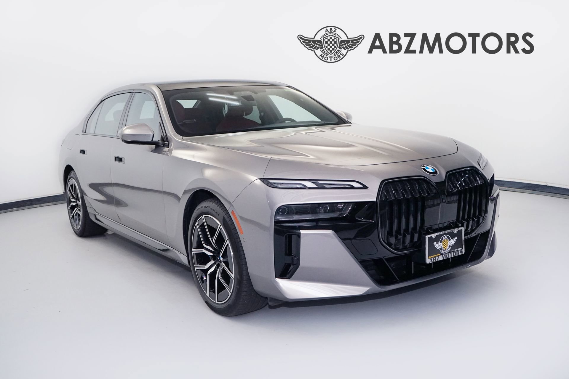 Used 2025 BMW 740i image 1