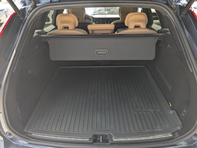 Used 2019 Volvo XC60 T6 Inscription w/ Protection Package Premier image 6