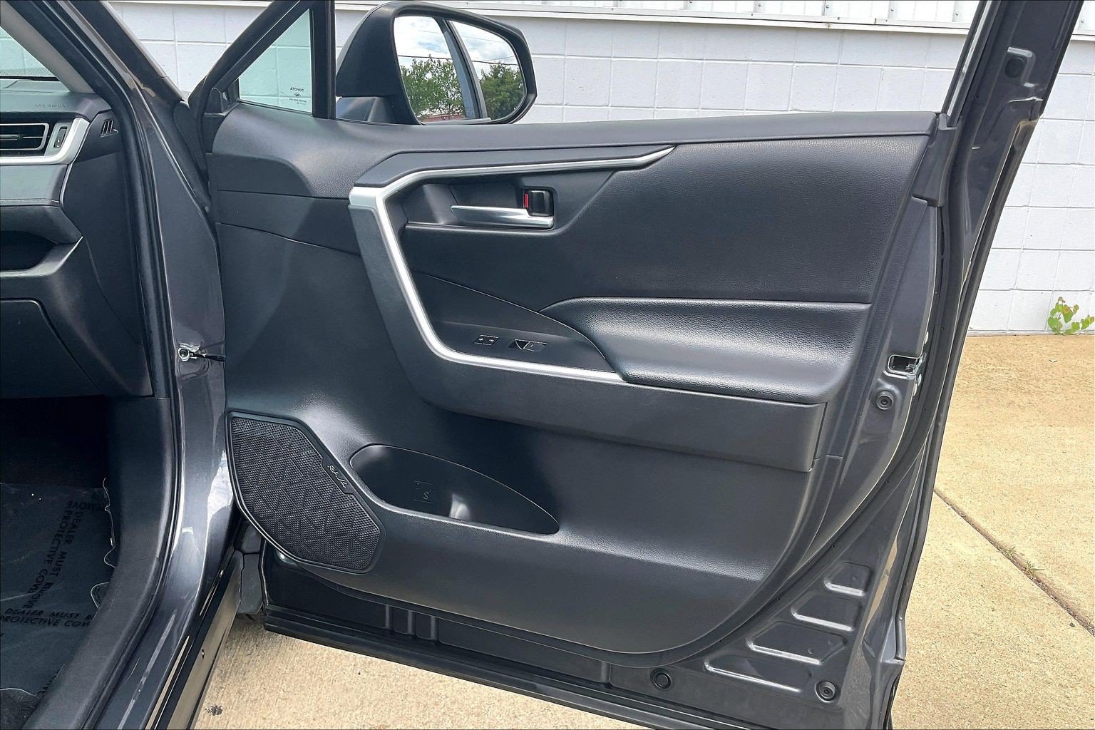 Used 2024 Toyota RAV4 XLE FWD image 28