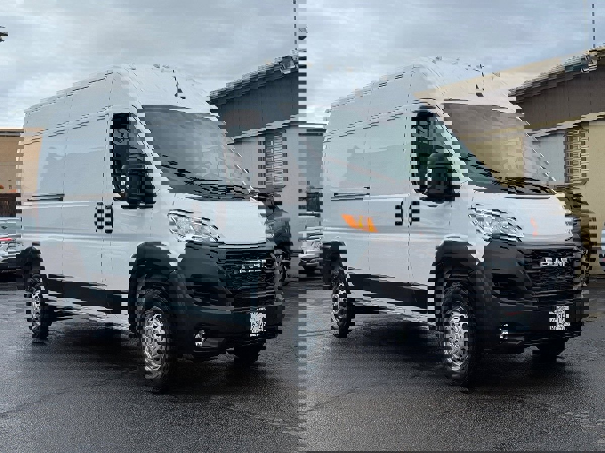 Used 2025 RAM ProMaster 2500 w/ Convenience Group image 4