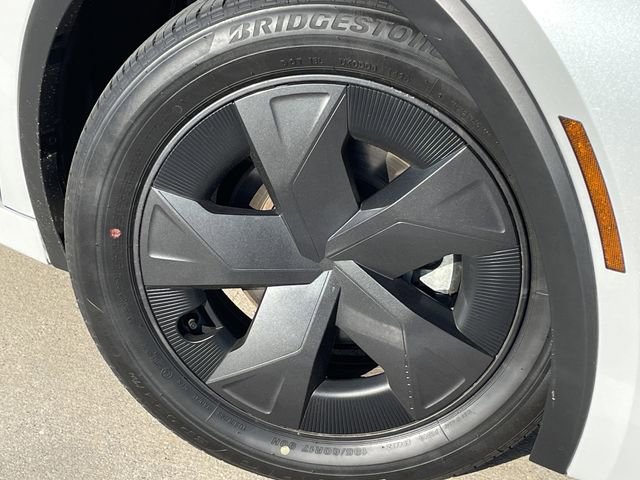 Used 2025 Toyota Prius LE image 9