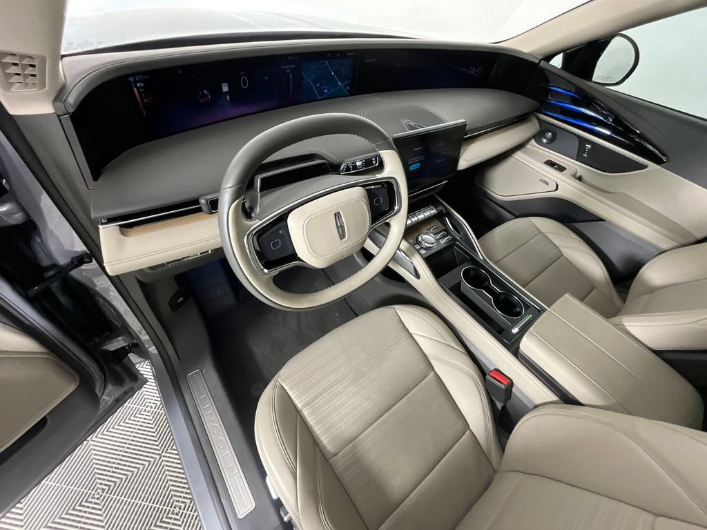 Used 2025 Lincoln Nautilus Reserve AWD/4WD image 15