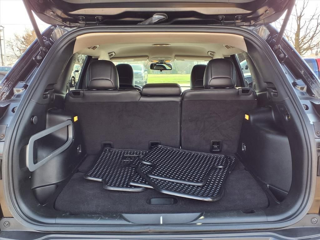 Used 2017 Jeep Cherokee Latitude w/ True North Edition image 11