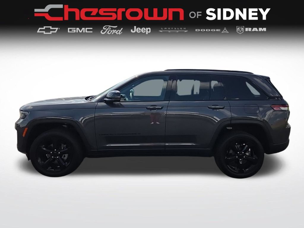 Used 2025 Jeep Grand Cherokee Altitude AWD/4WD image 8