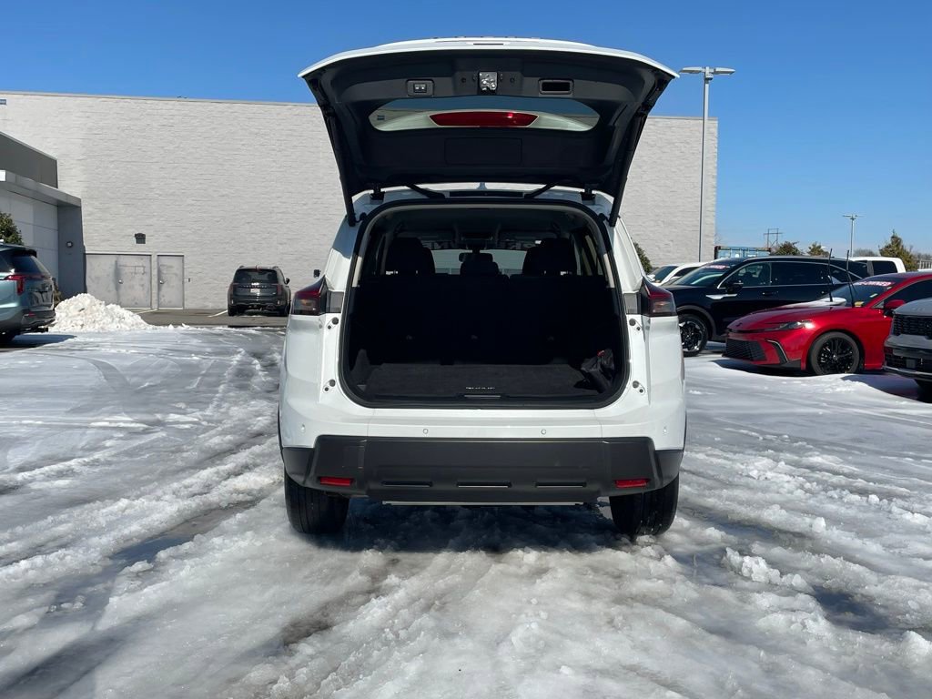 Used 2025 Nissan Rogue SV image 7