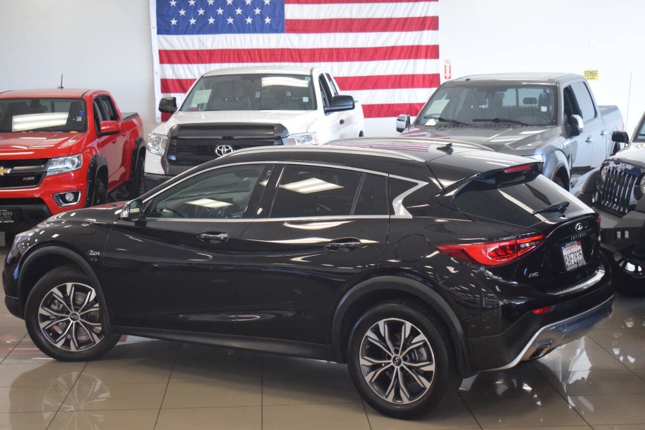 Used 2018 INFINITI QX30 Premium w/ Navigation Package AWD/4WD image 18