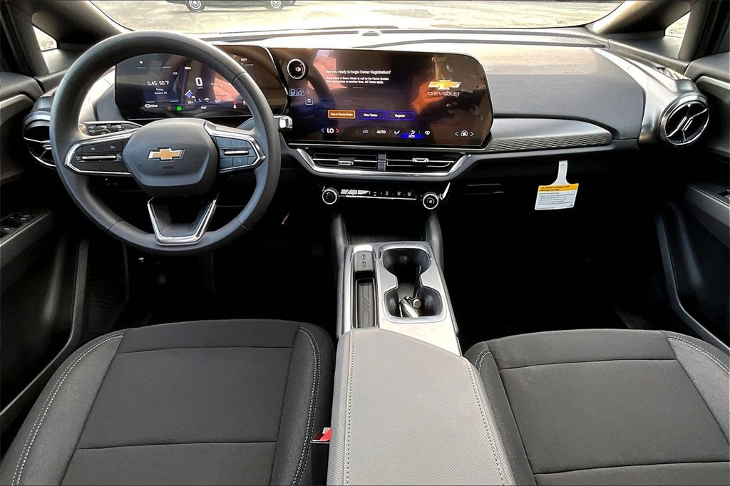 New 2026 Chevrolet Equinox EV LT image 4