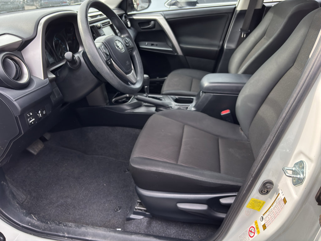 Used 2018 Toyota RAV4 LE FWD image 6