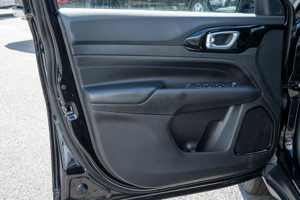 New 2026 Jeep Compass Latitude AWD/4WD image 9