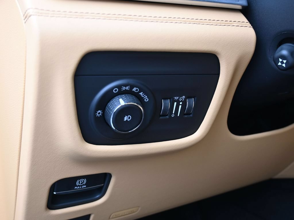 New 2025 Jeep Grand Cherokee L Summit AWD/4WD image 16