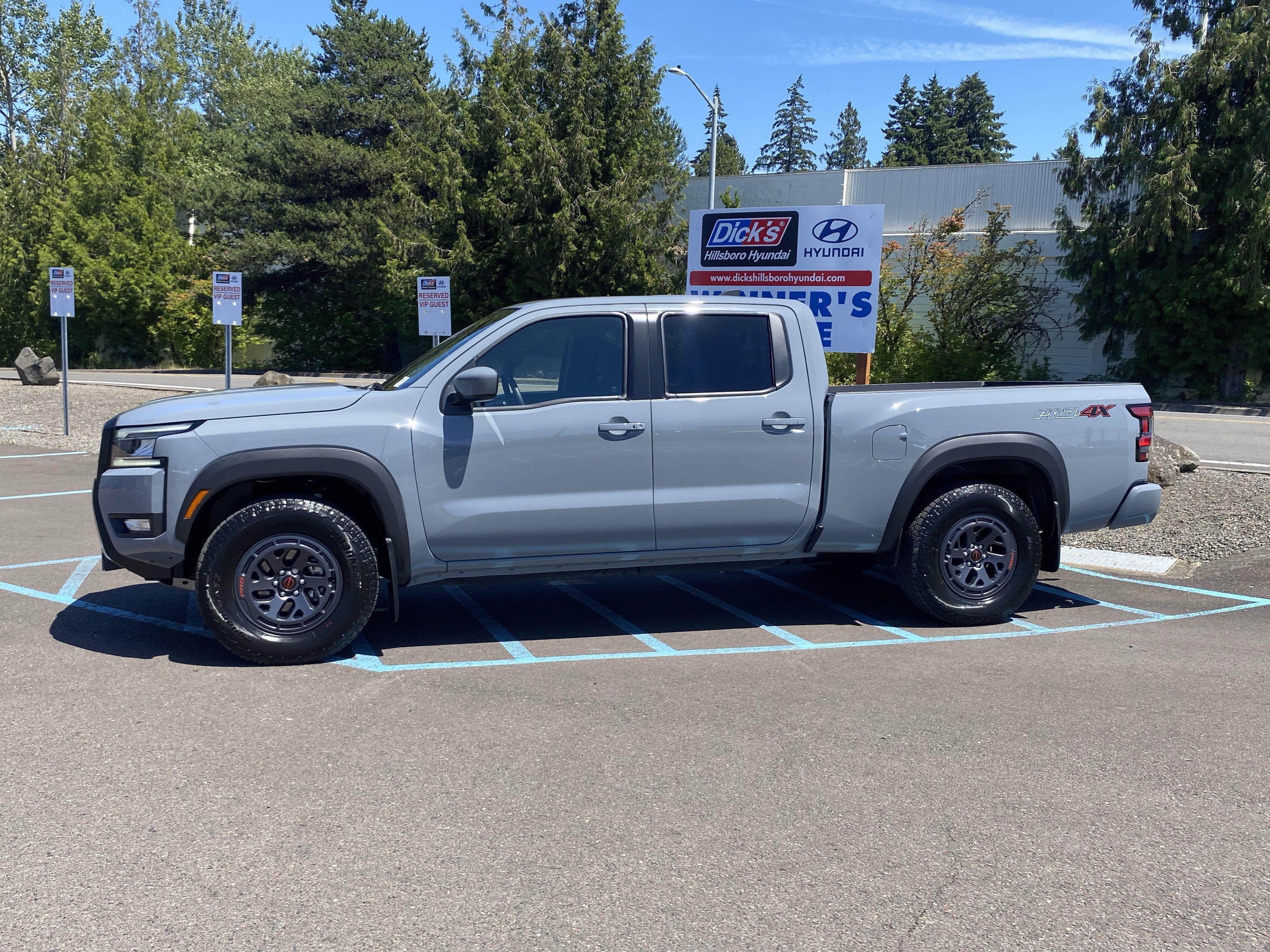 Used 2025 Nissan Frontier PRO-4X AWD/4WD image 2