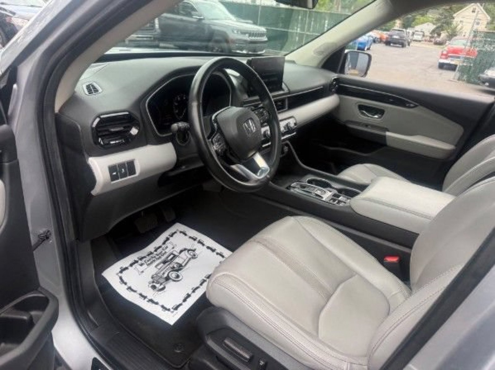 Used 2024 Honda Pilot Touring image 15