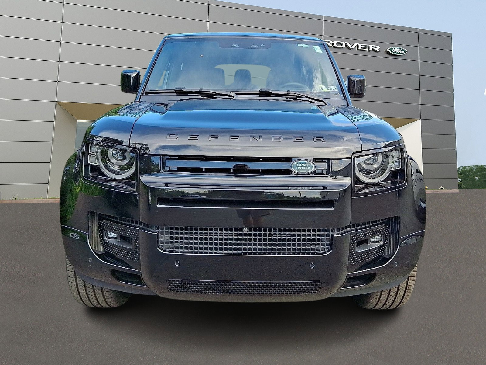Certified 2025 Land Rover Defender 130 X-Dynamic SE AWD/4WD image 8