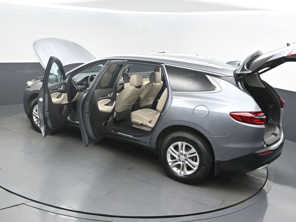 Used 2018 Buick Enclave Essence image 2
