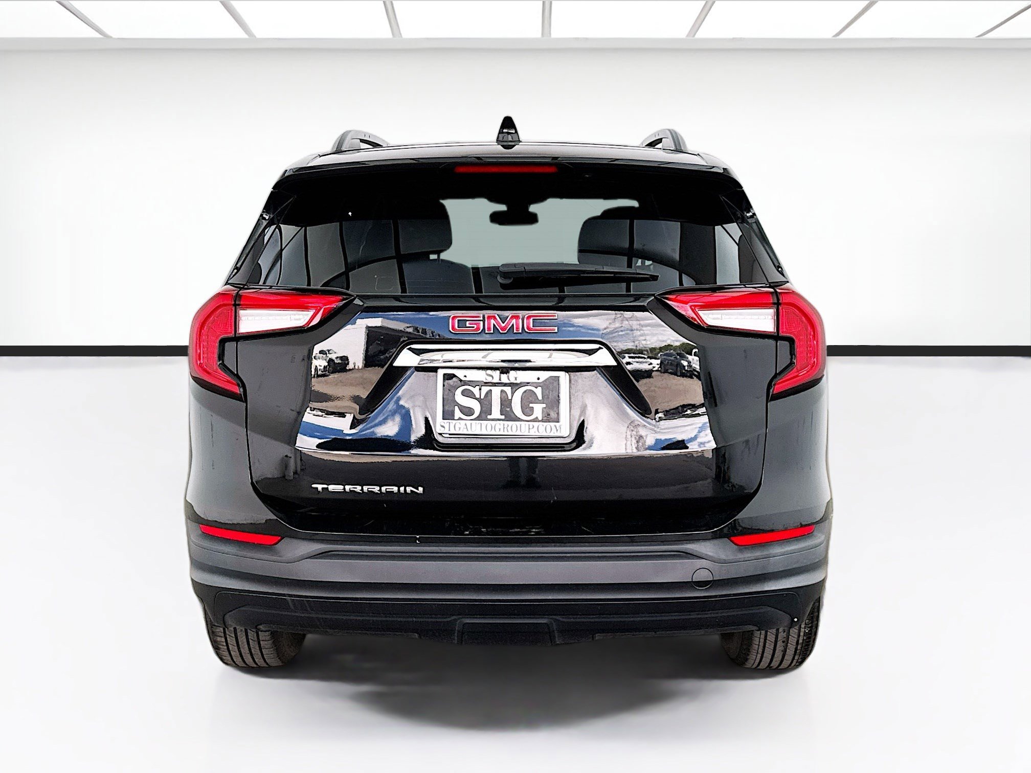 Used 2024 GMC Terrain SLE w/ Driver Convenience Package FWD image 5
