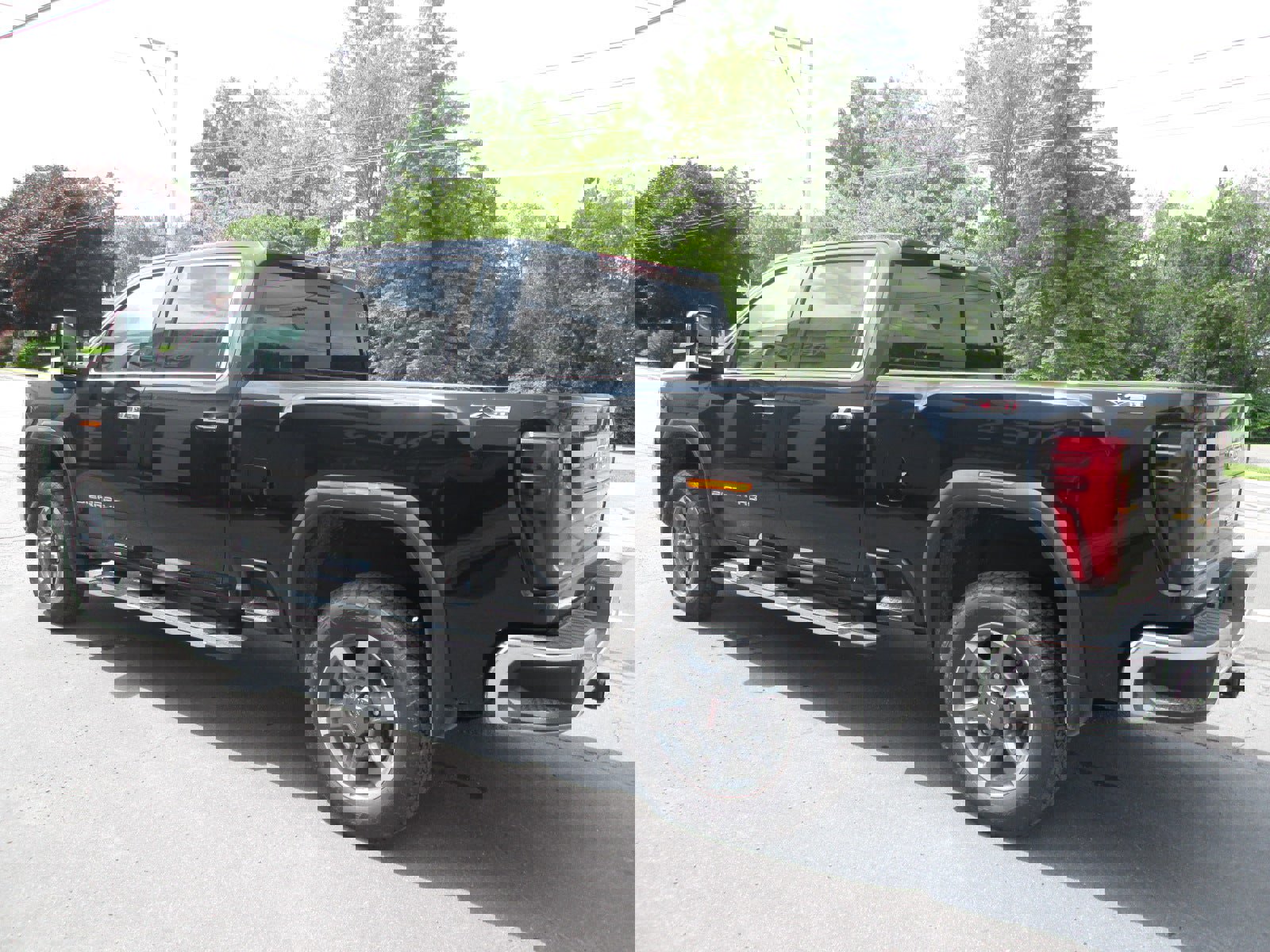 New 2025 GMC Sierra 2500 SLT w/ SLT Premium Package image 3