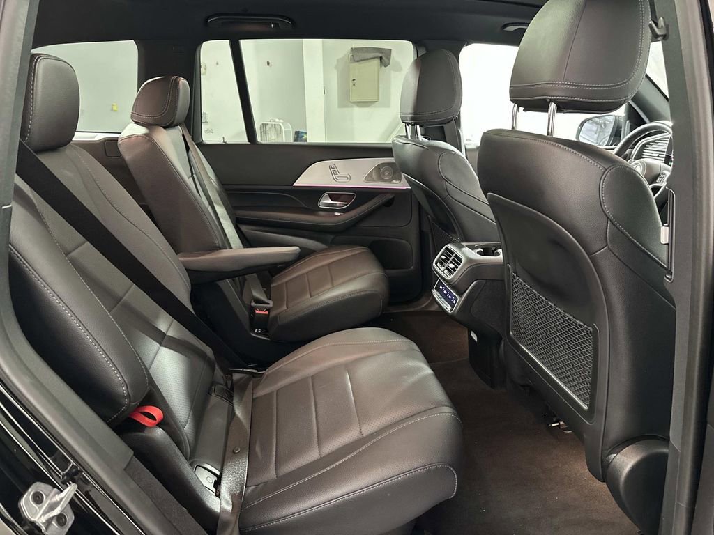 Used 2024 Mercedes-Benz GLS 450 4MATIC image 21