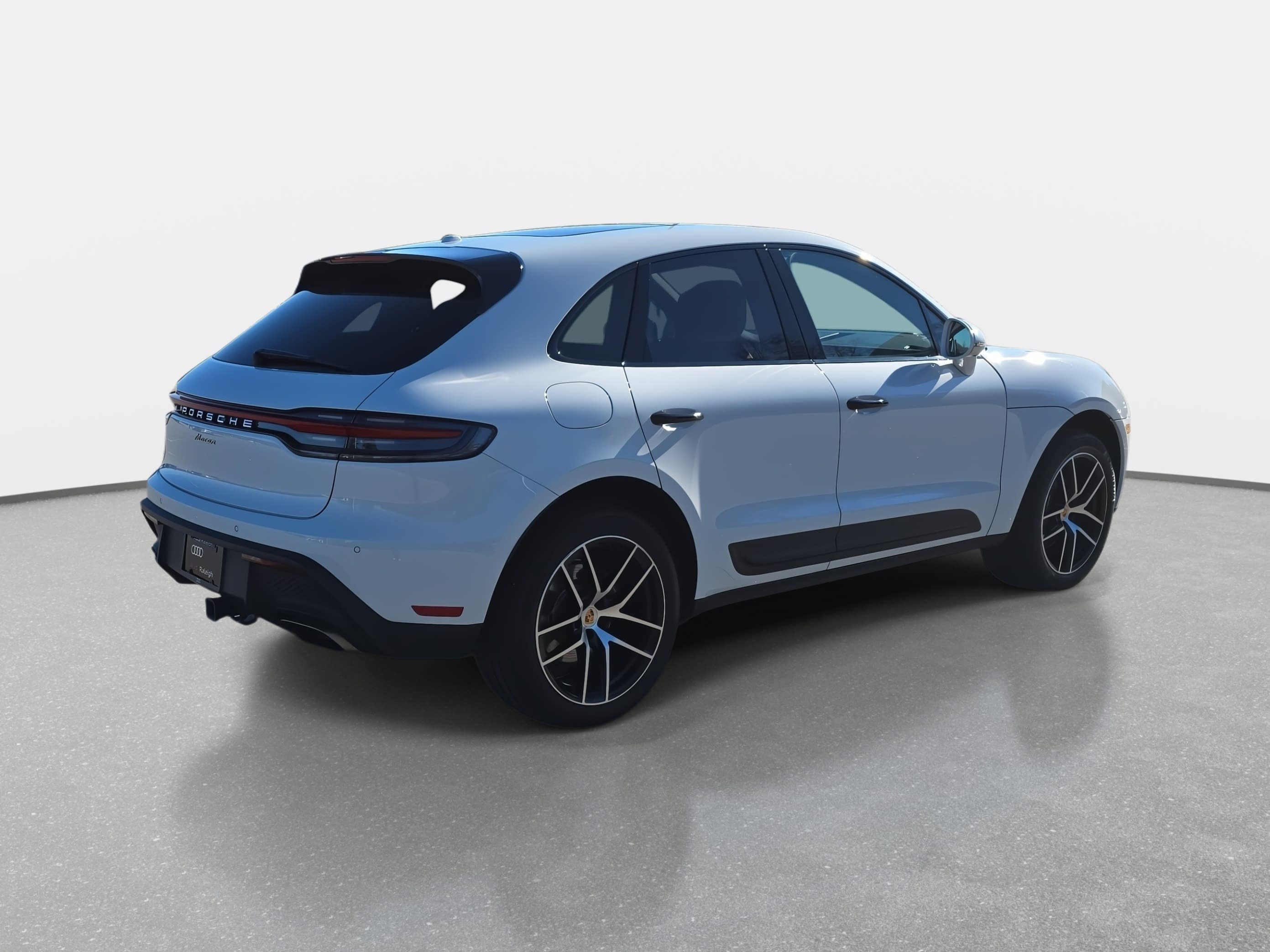 Used 2022 Porsche Macan Base image 5
