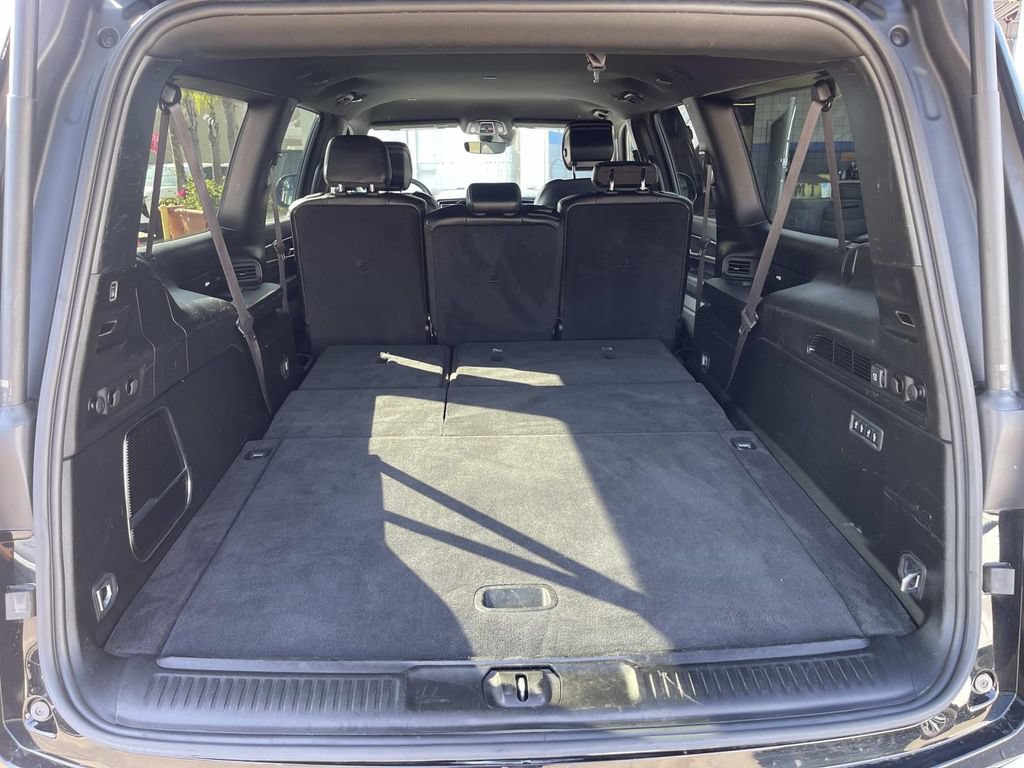 Used 2024 Jeep Wagoneer L Series II RWD image 7