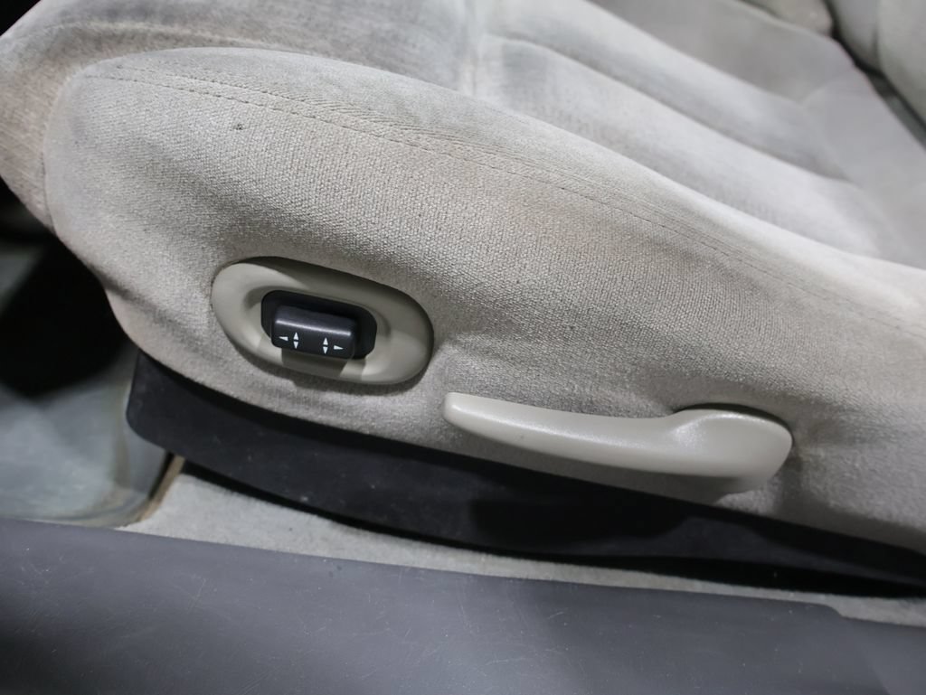 Used 2003 Oldsmobile Alero GL FWD image 11